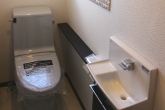 トイレもシックに決まっています。エコカラットも忘れずに！
